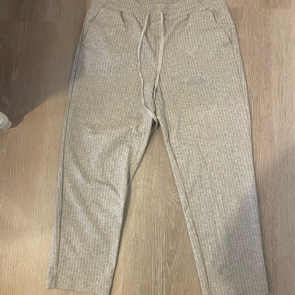 LOFT Women’s Beige Checkered cropped comfortable dress pants